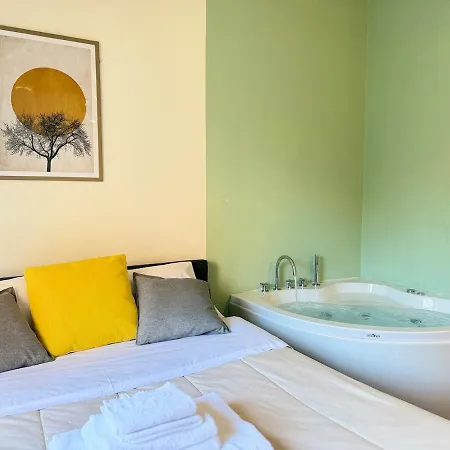 Luxury Con Private Jacuzzi, Experience アパート